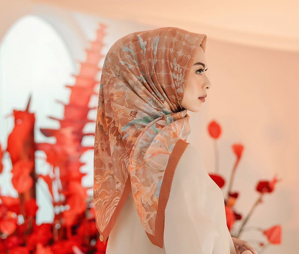 Salah satu rancangan kolaborasi Ria Miranda dan Buttonscraves