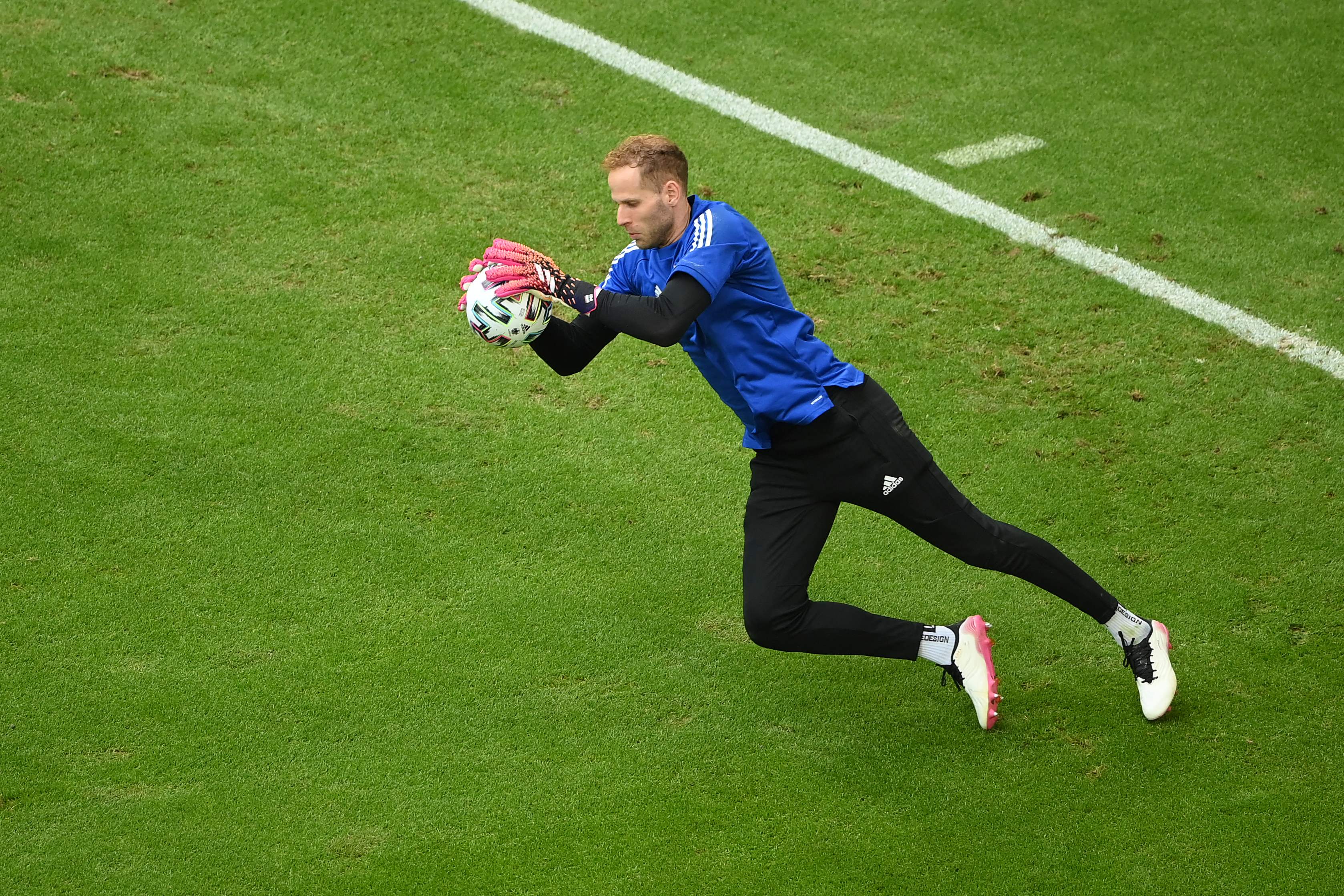 Penjaga gawang timnas Hongaria Peter Gulacsi