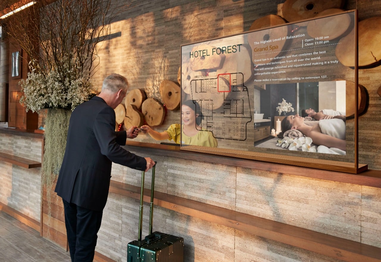 Ilustrais instalasi layar OLED Transparan