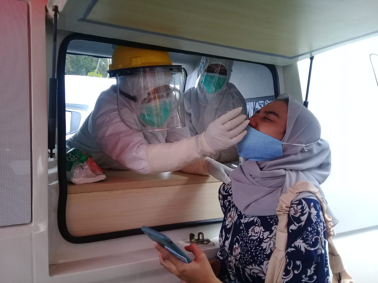 Pemkot Denpasar, Bali, melaksanakan tes antigen di area publik yang diambil secara acak untuk meminimalisir penyebaran Covid-19.