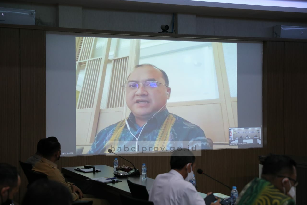 Gebernur Babel Erzaldi Rosman bersama Kapolda Anang Syarif Hidayat menggelar rakor Percepatan Vaksinasi Covid-19 Massal Serentak.