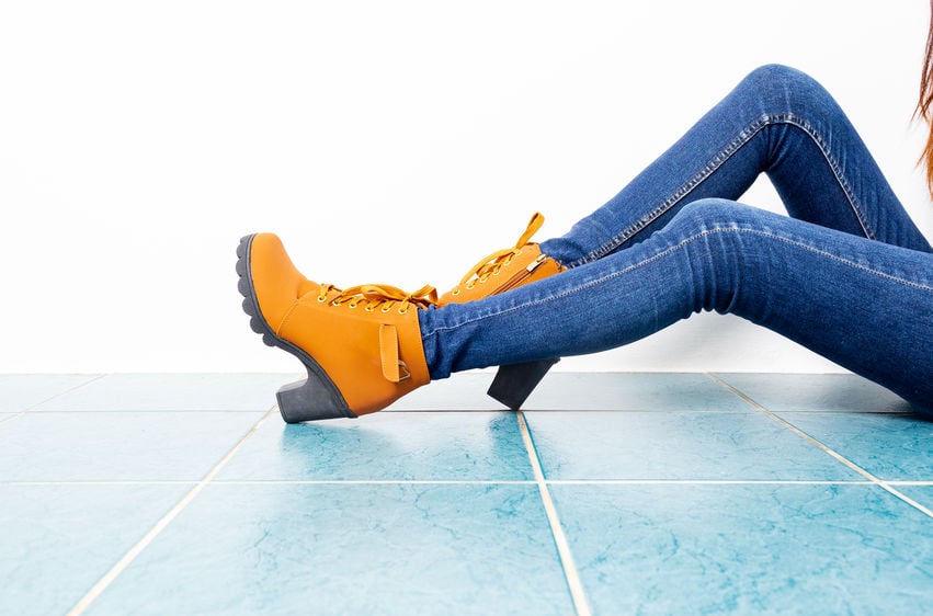 Skinny jeans tidak lagi trendi. 