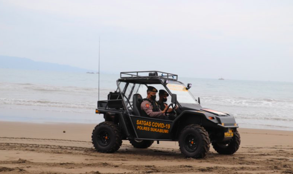 Polres Sukabumi mengerahkan kendaraan taktis Black Marlin untuk melakukan pengawasan di berbagai objek wisata di Kabupaten Sukabumi, Jabar.