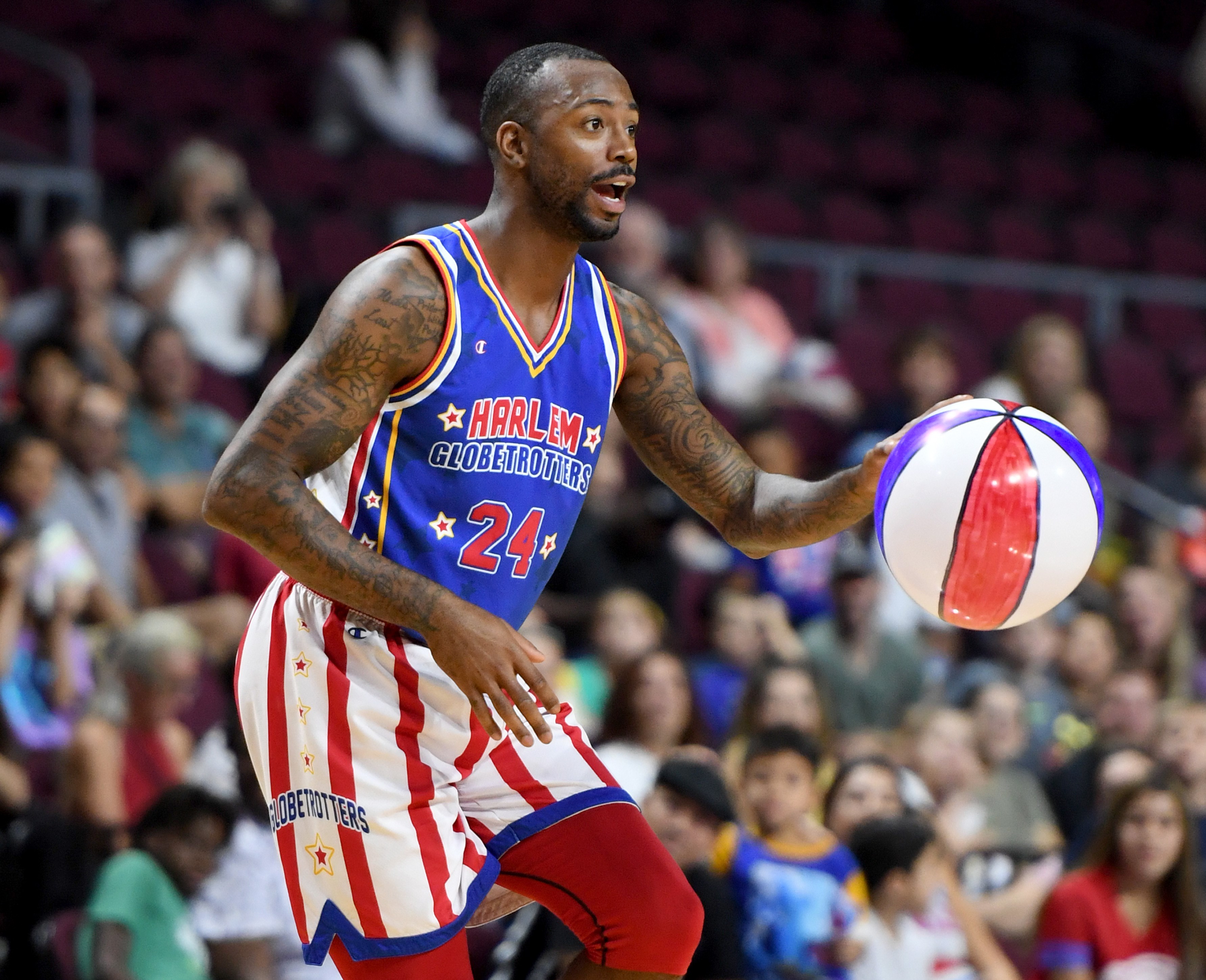 Aksi seorang pemain Harlem Globetrotters