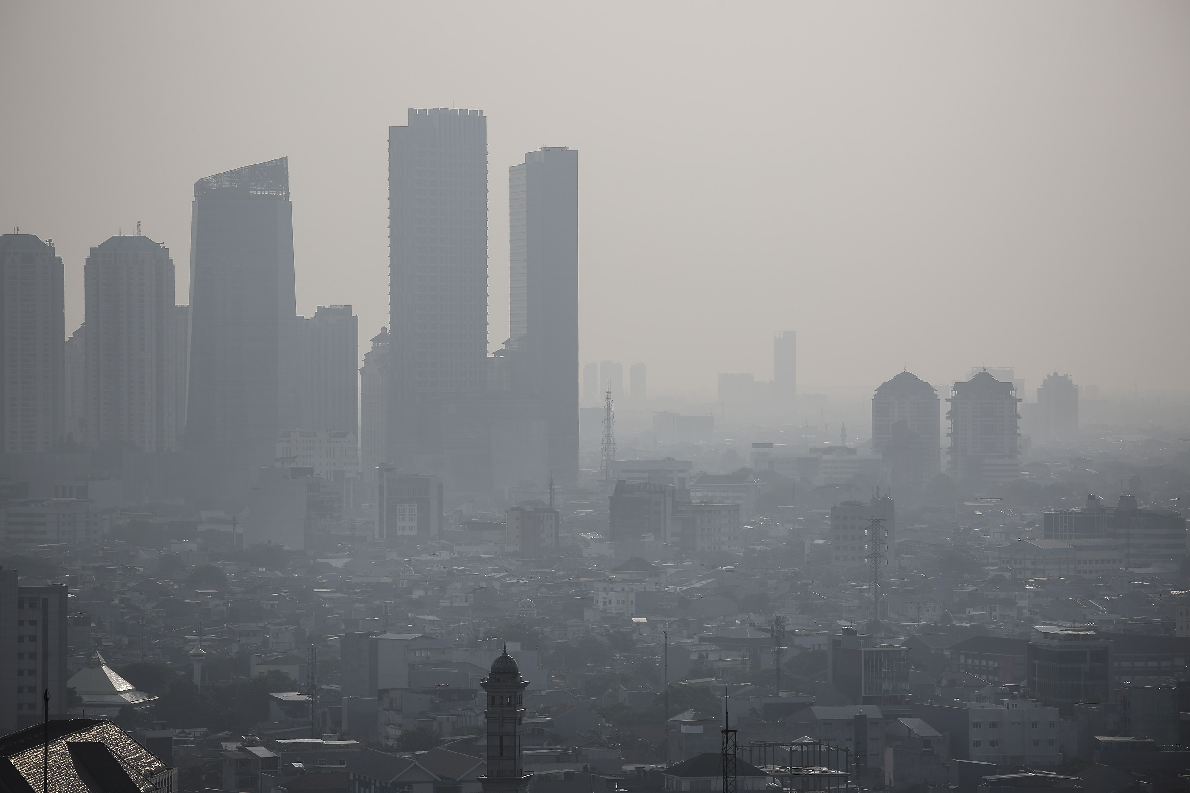 Jakarta sebagai satu satu kota paling rentan terhadap risiko lingkungan yang dinilai dari kualitas udara dan air, tekanan panas.