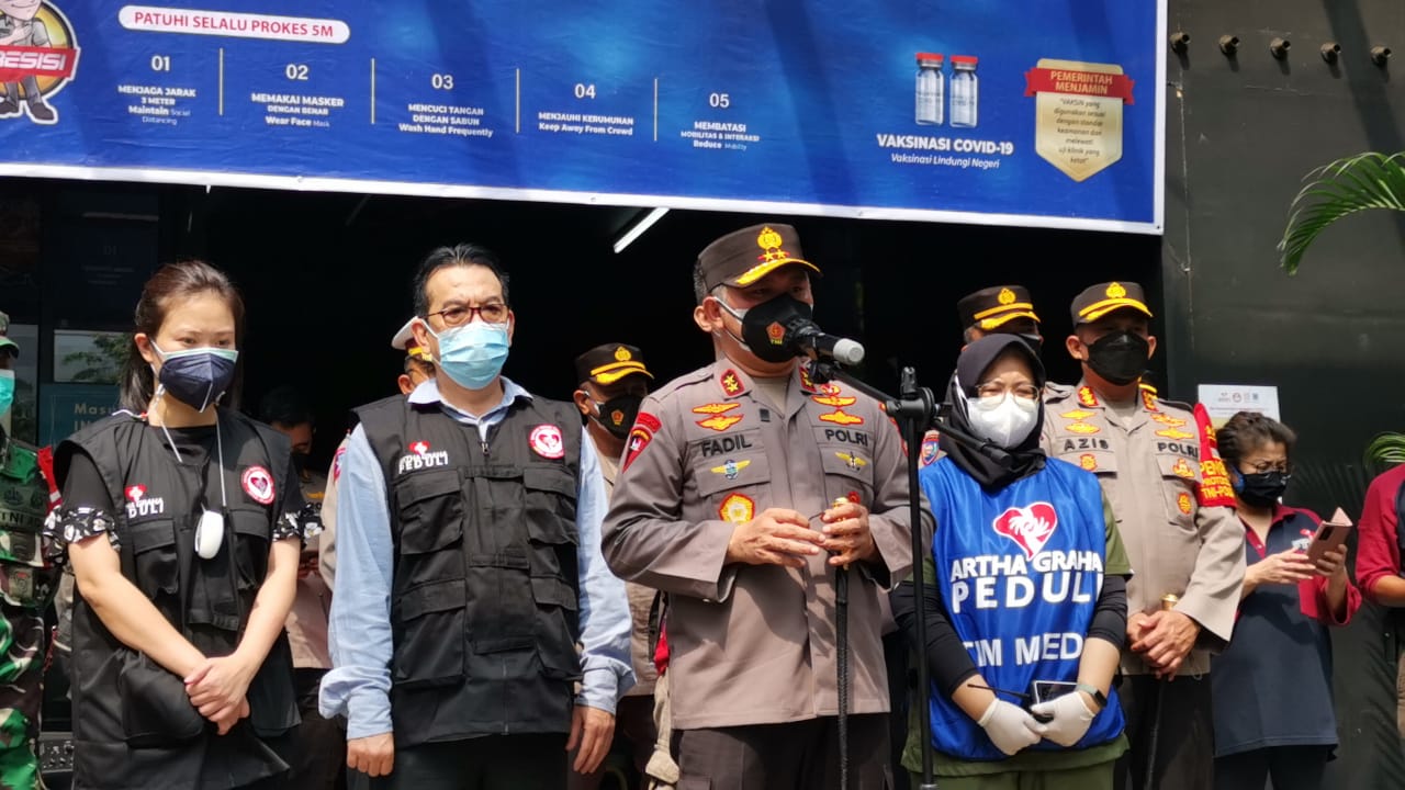 Artha Graha Peduli (AGP) menggelar vaksinasi Covid-19 di SCBD, Jakarta, yang dihadiri Kapolda Metro Jaya Irjen Fadli Imran.