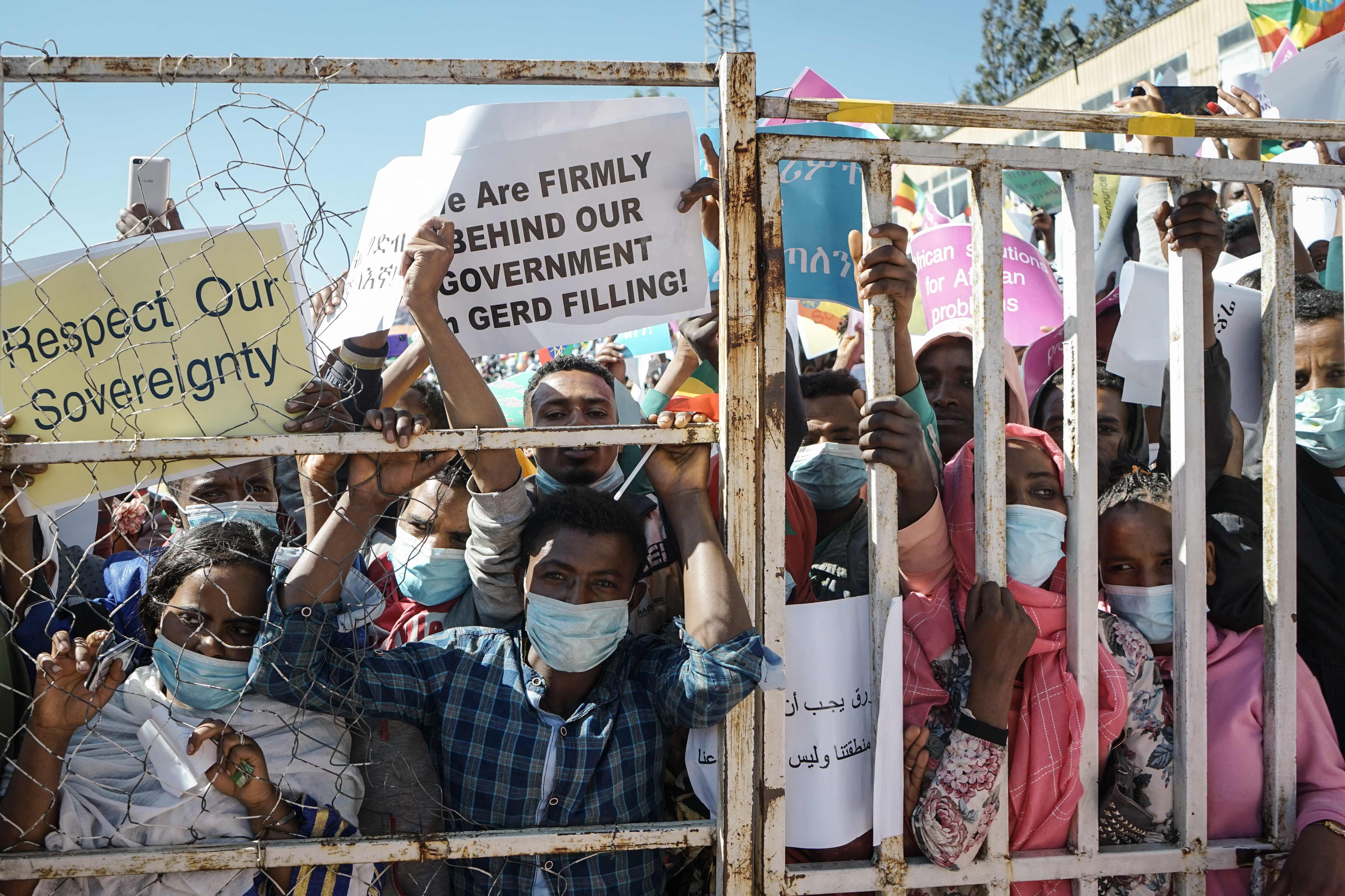 Demonstrn menentang campur tangan AS dalam konflik antara penguasa Ethiopia dan Tigray di Addis Ababa, Ethiopia, Minggu (30/5/2021).   