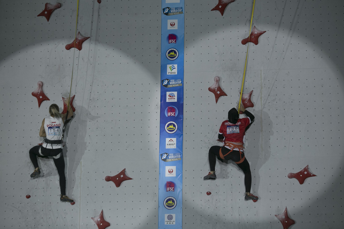 Olahraga panjat tebing.