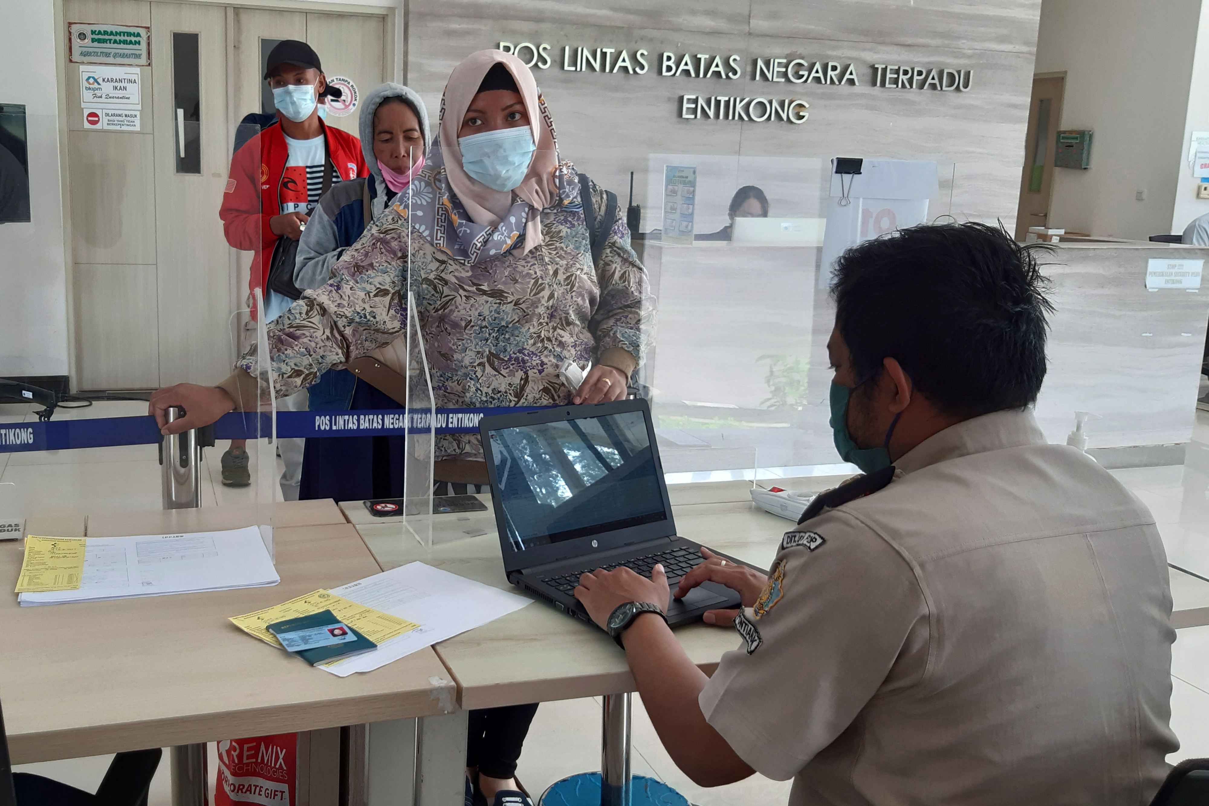 Pekerja Migran Indonesia pulang melalui PLBn Entikong