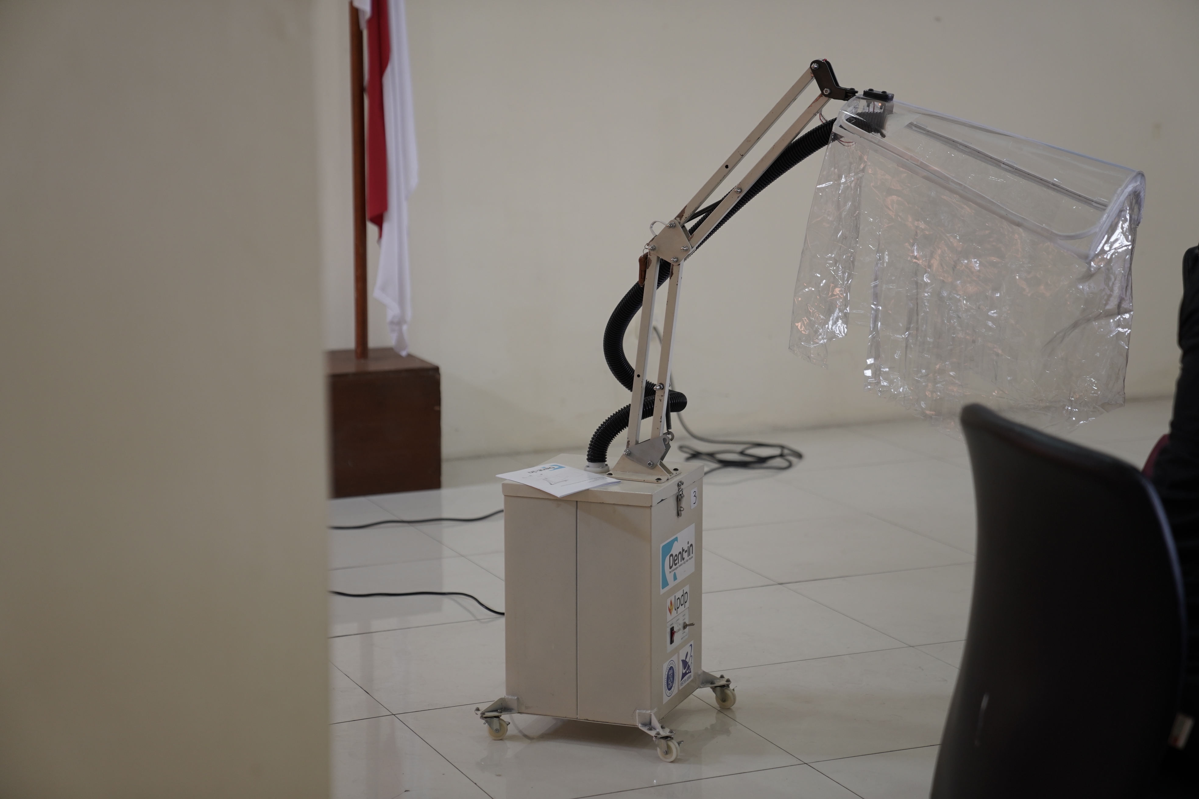 Dent-In, extraoral aerosol suction buatan ITB.