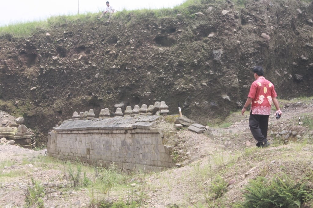 Bangunan candi di Situs Liyangan, kaki Gunung Sindoro, Desa Purbosari,
