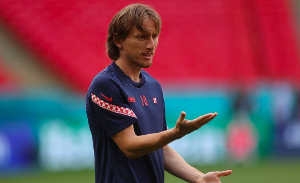 Kapten tim nasional Kroasia Luka Modric menjalani sesi latihan di Stadion Wembley, London, Inggris, Sabtu (12/6/2021),