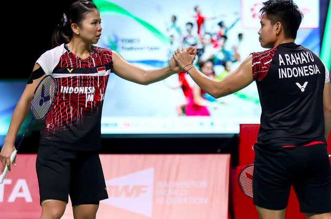 Greysia Polii (kiri) dan Apriyani Rahayu (kanan).