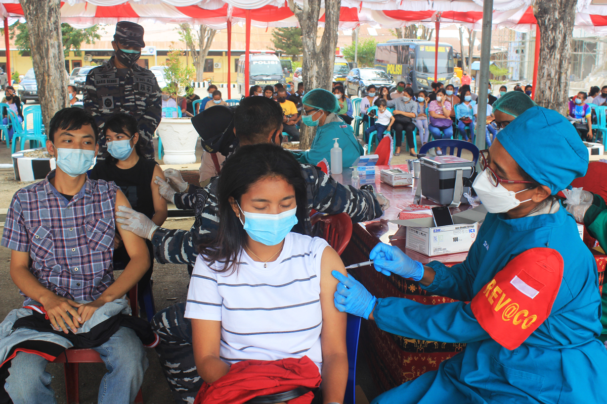 Vaksinasi Covid-19 di NTT