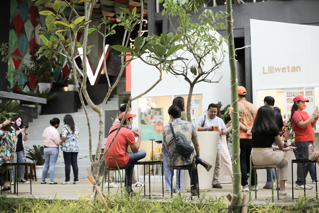 Konsep hang out place yang berada di bawah hunian apartemen langsung, pertama kali dimiliki Vasaka Nines di area ini.