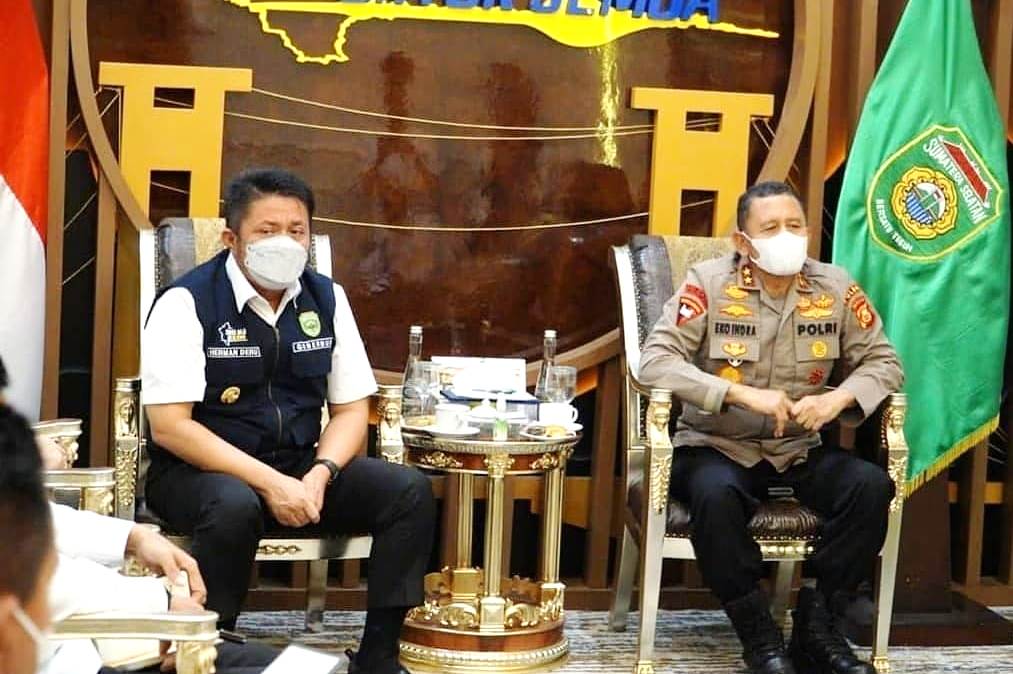 Gubernur Sumsel Herman Deru dan Kapolda Sumsel Irjen Pol Eko Indra Heri membahas ganjil genap yang akan diberlakukan di Kota Palembang.
