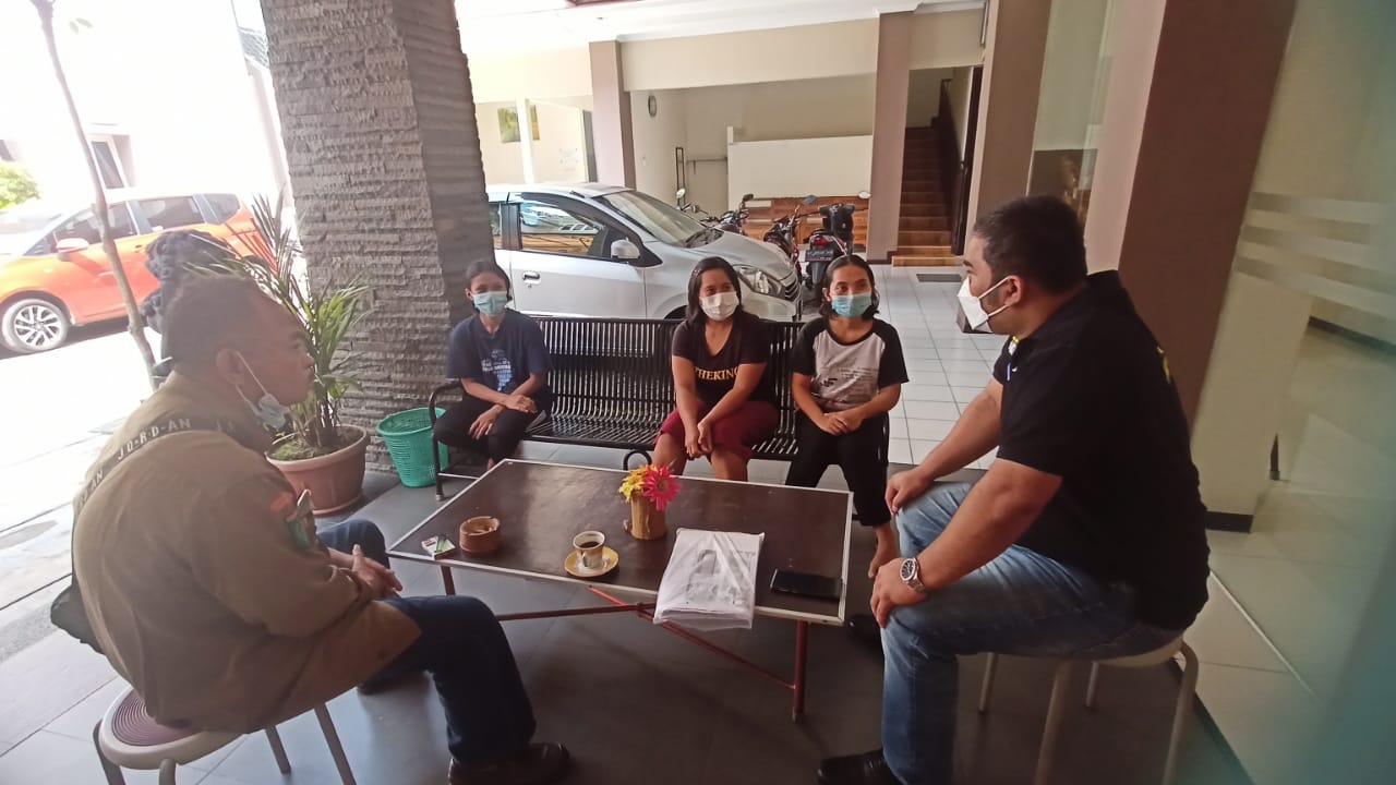 Tim investigasi Kemenaker tengah mewancarai tiga calon pekerja migran yang jadi korban perbudakan di Malang, Jatim.