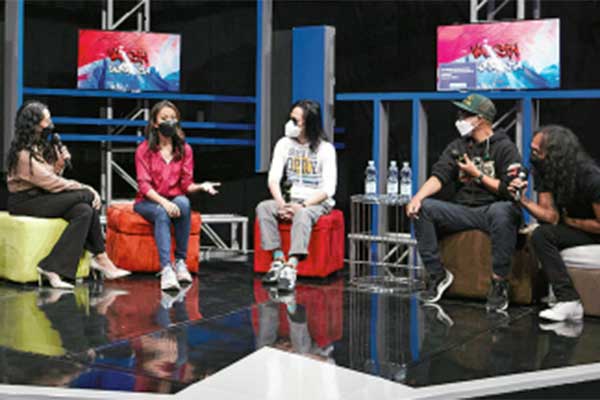 (Dari kiri) Co-host Shafi ra Umm, selebritas Melanie Putria, bersama personel Slank yakni Abdee, Ivanka, dan Kaka. 