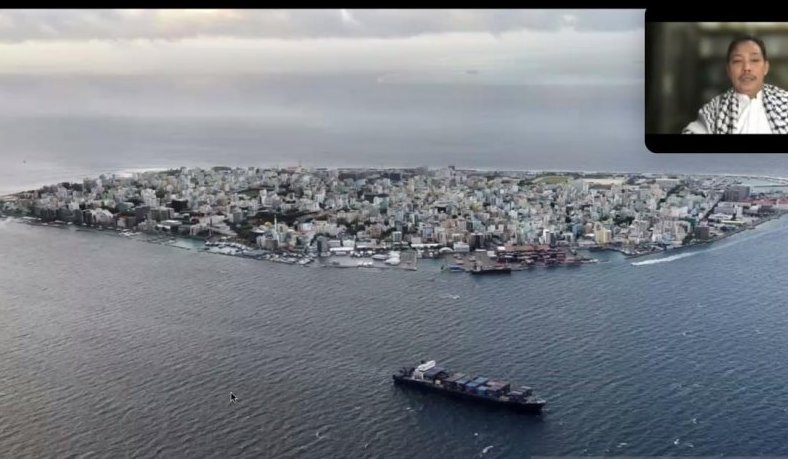 Ketua Pusat Pengkajian Islam, Unas, Fachruddin M. Mangunjaya menunjukkan akibat kerusakan ekosistem dan krisis iklim di Maladewa.