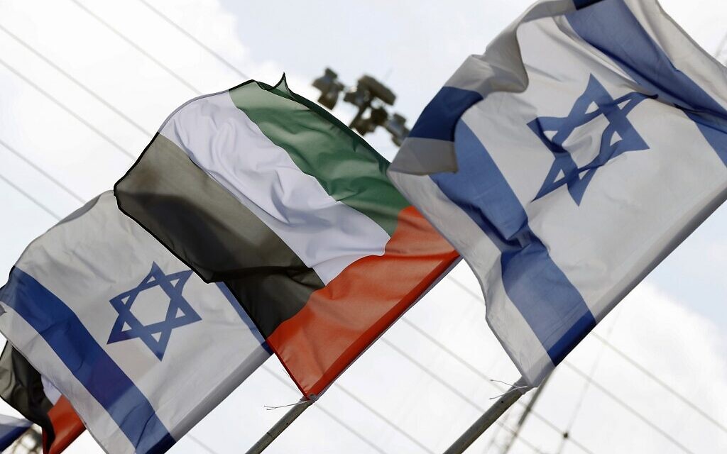 Bendera Israel dan Uni Emirat Arab.
