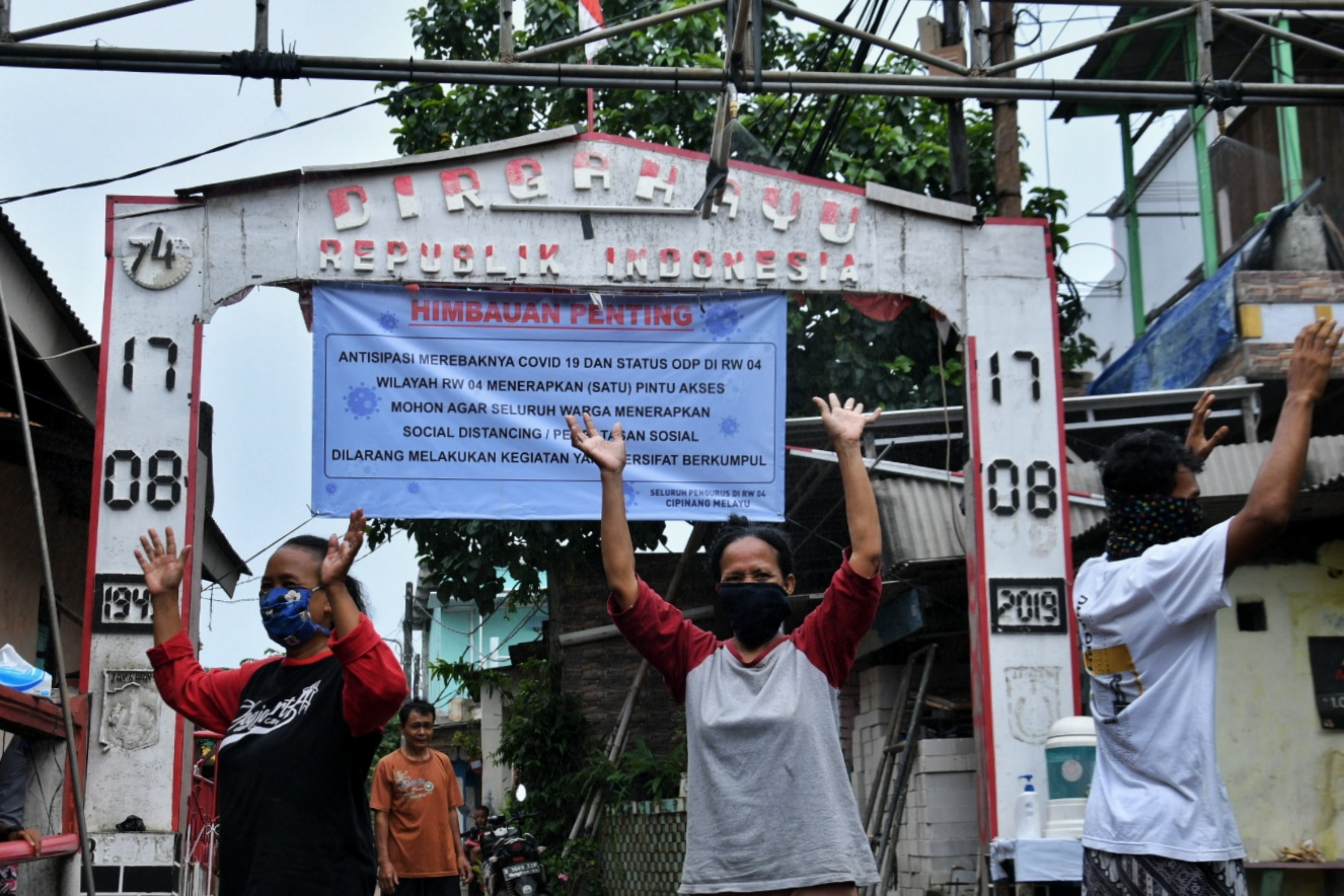 Penerapan lockdown lokal di lingkungan warga