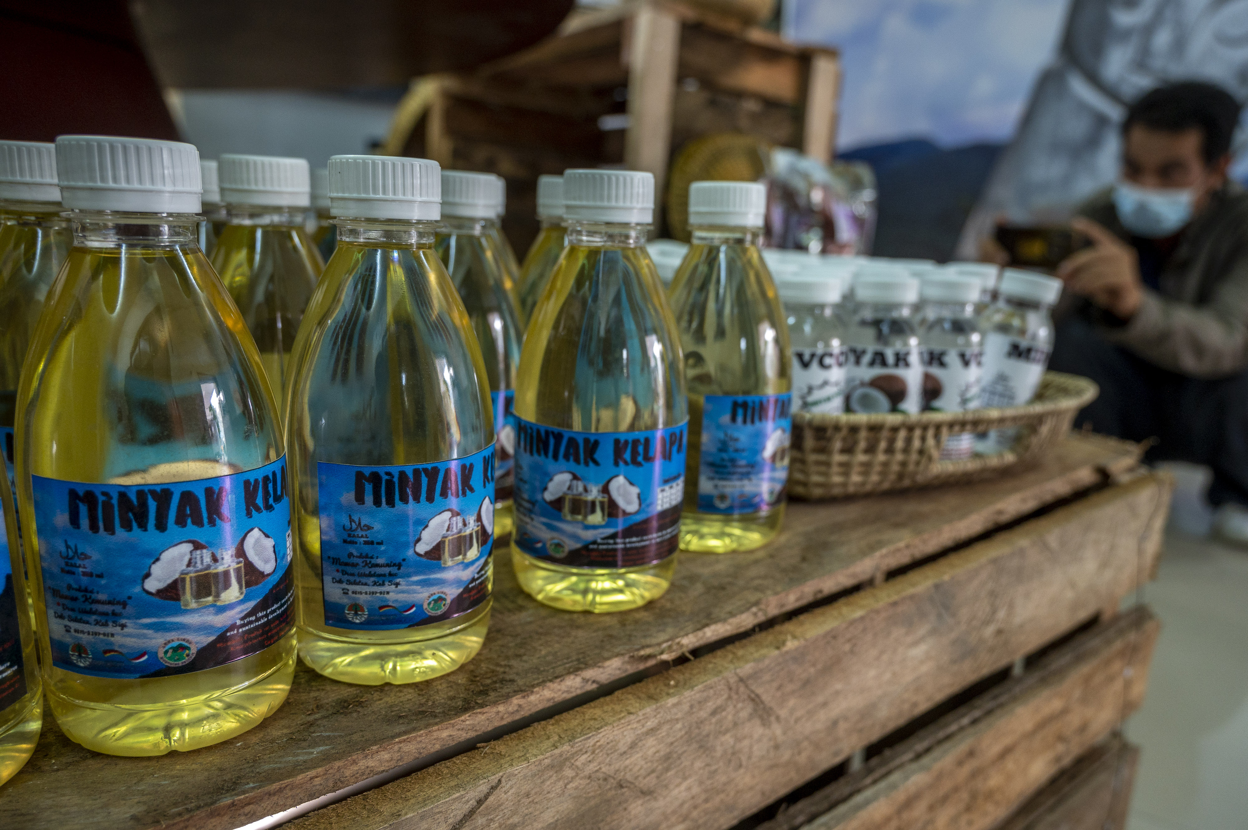  PRODUK UMKM SEKITAR CAGAR BIOSFER: Salah satu produk yang didapat sekitar cagar biosfer dari TN Lore Lindu yang bermanfaat bagi kesehatan.