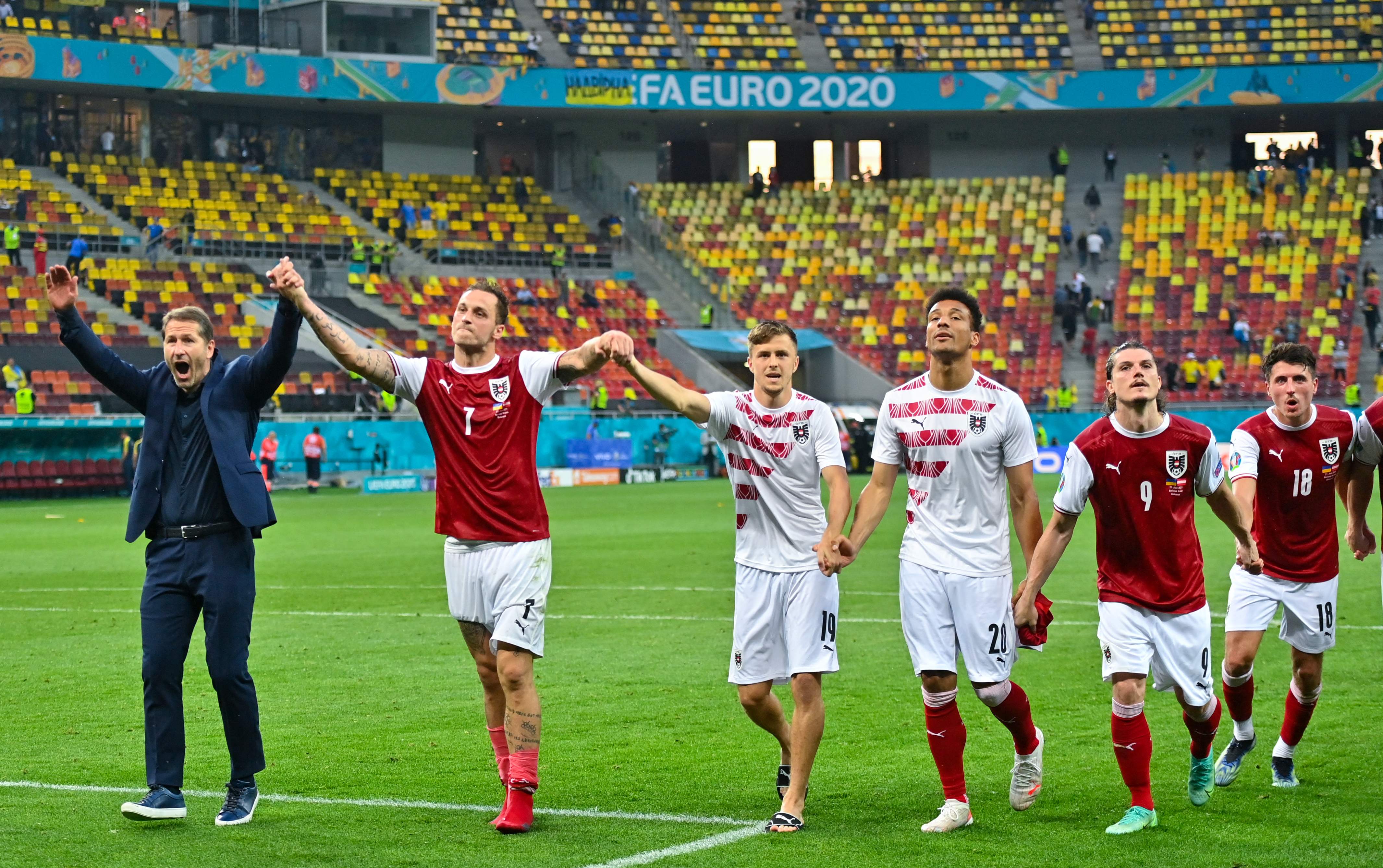 Timnas Austria merayakan pertama kalinya melaju ke fase gugur Piala Eropa.