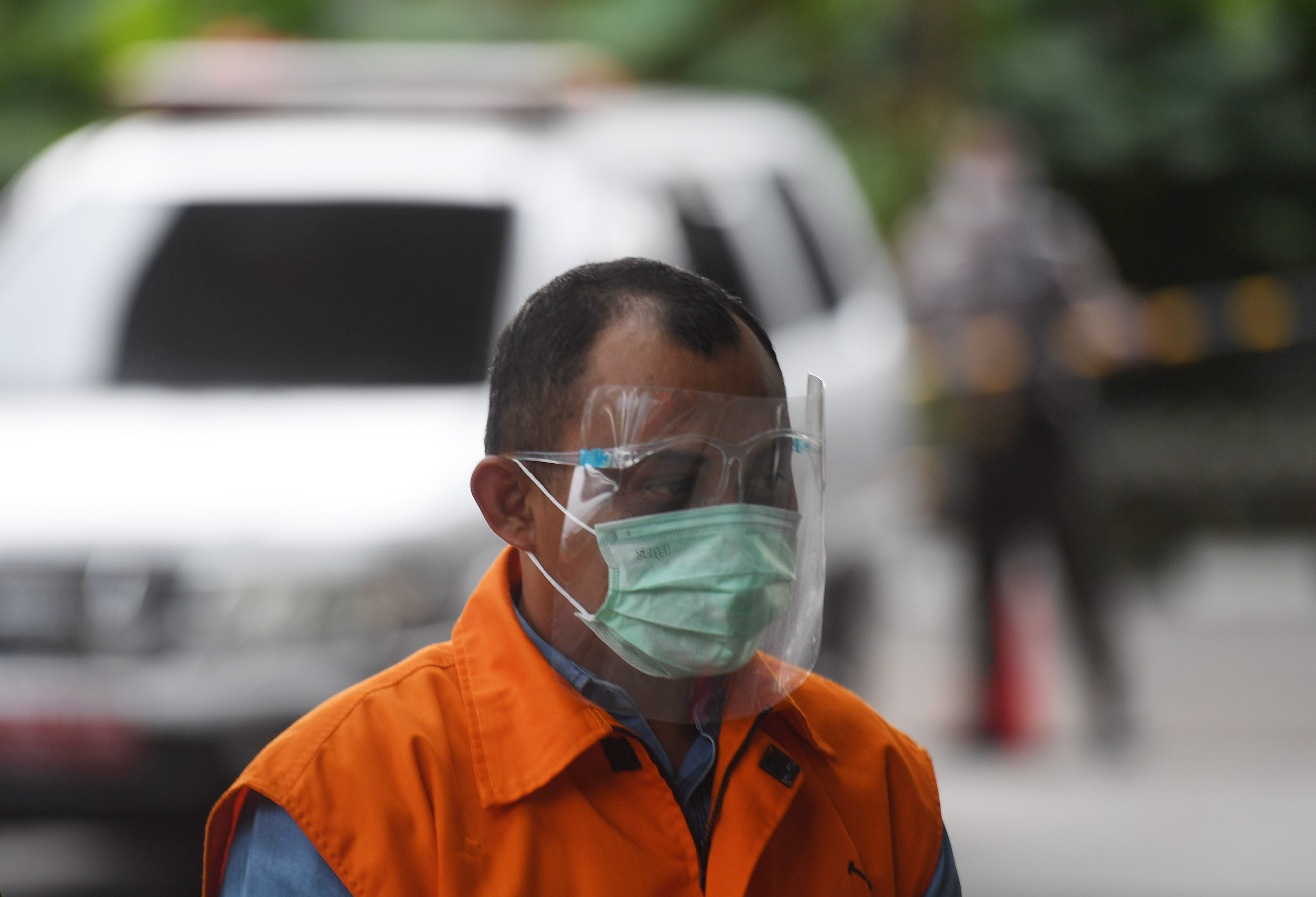 Tersangka Maskur Husain tiba untuk menjalani pemeriksaan di Gedung Merah Putih KPK, Jakarta, Jumat (18/6).