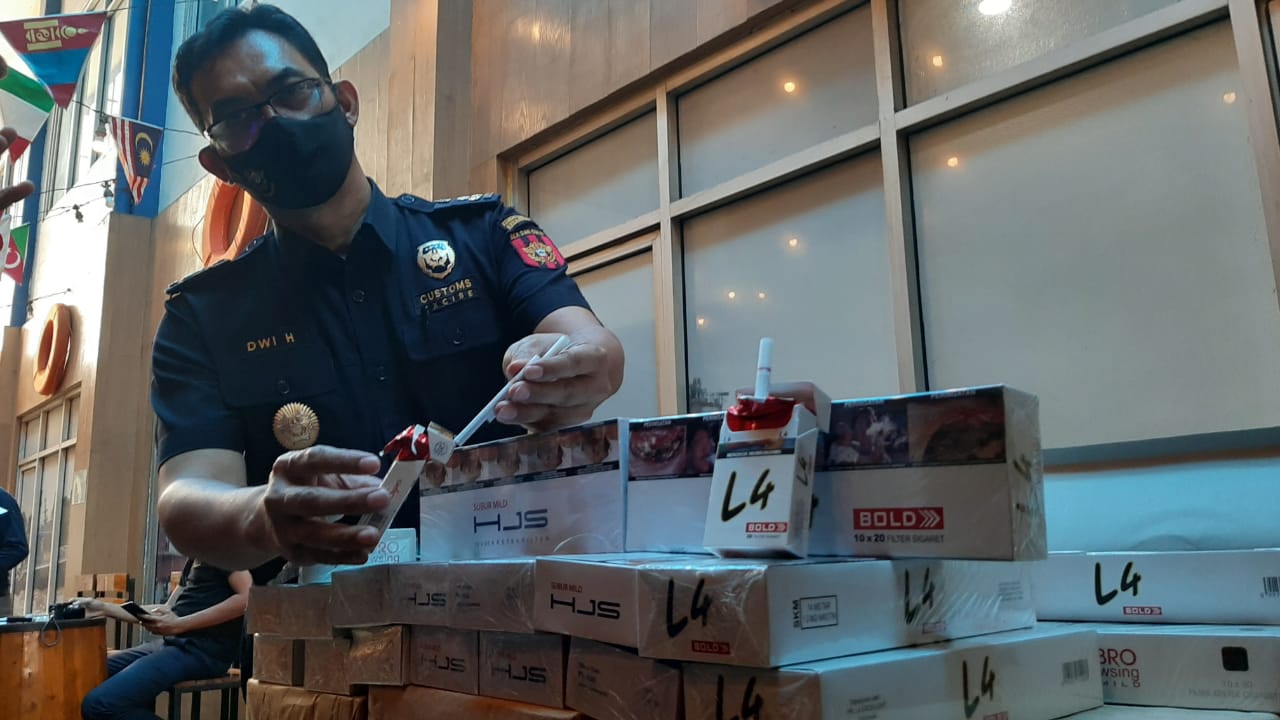 PERDAGANGAN ROKOK: Bea Cukai Palembang menggagalkan penyelundupan rokok. Perlu komitmen bersama untuk hentikan kebiasaan merokok.