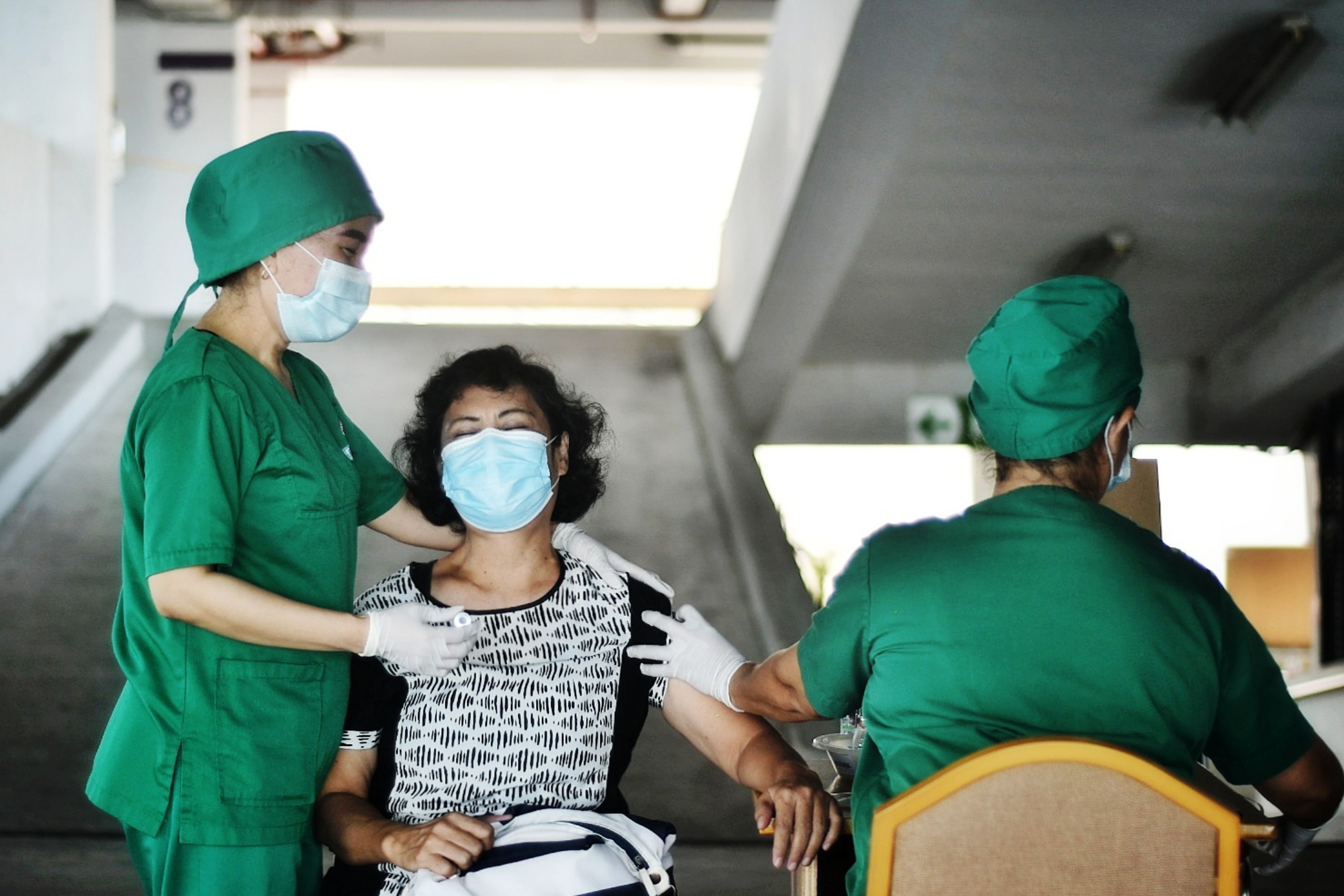 Ilustrasi vaksinasi pada lansia