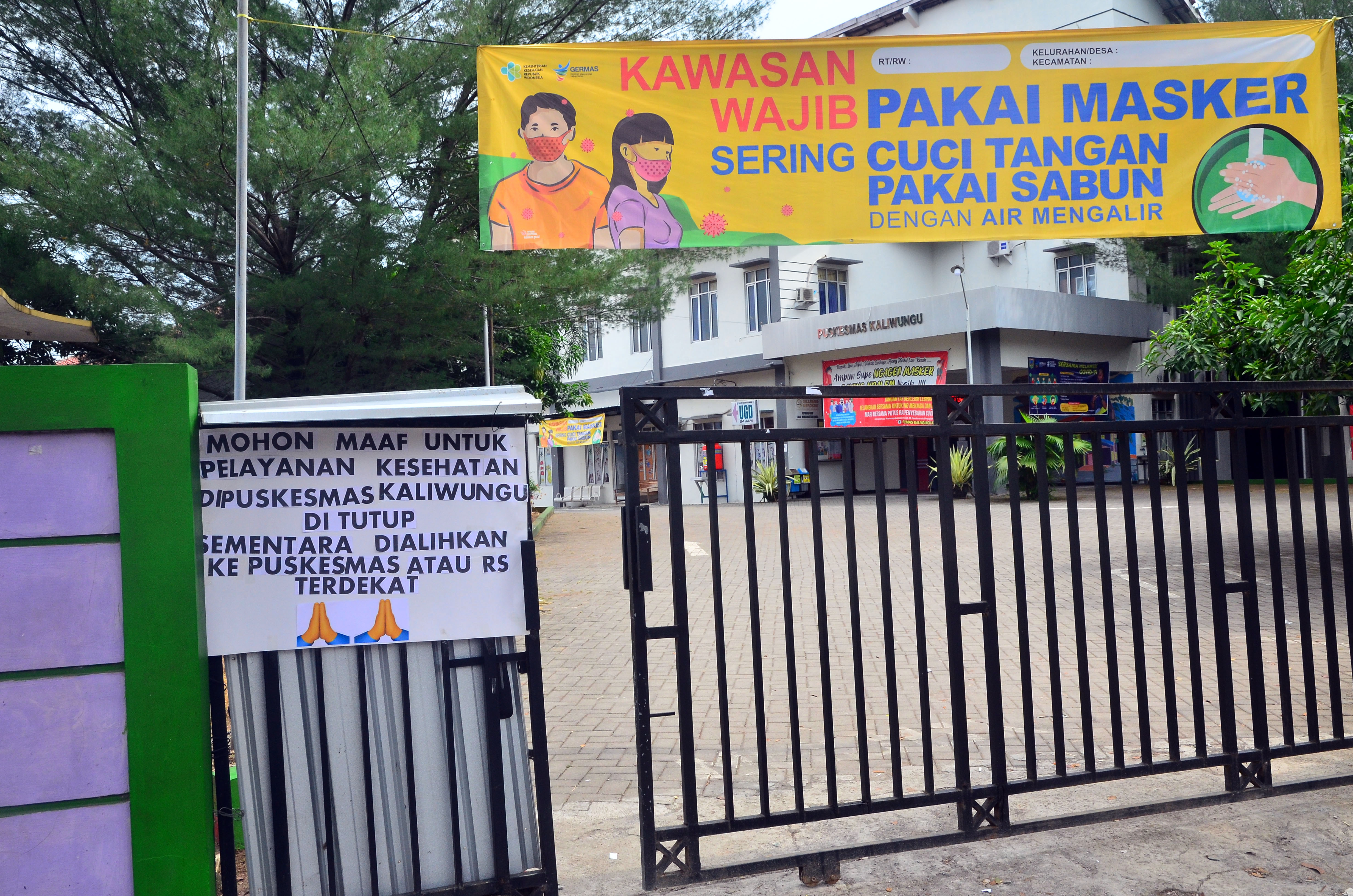 Pelayanan Pusat Kesehatan Masyarakat (Puskesmas) di Kabupaten Kudus, Jateng sempat ditutup karena nakes terpapar covid-19.