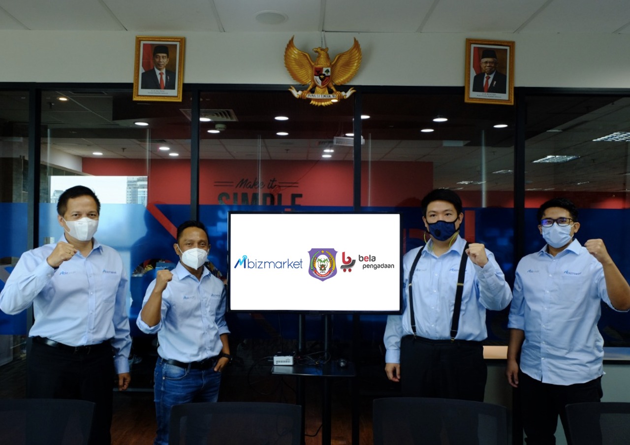 Jajaran manajemen Mbizmarket seusai penandantanganan kerja sama dengan Pemprov Gorontalo secara virtual. 