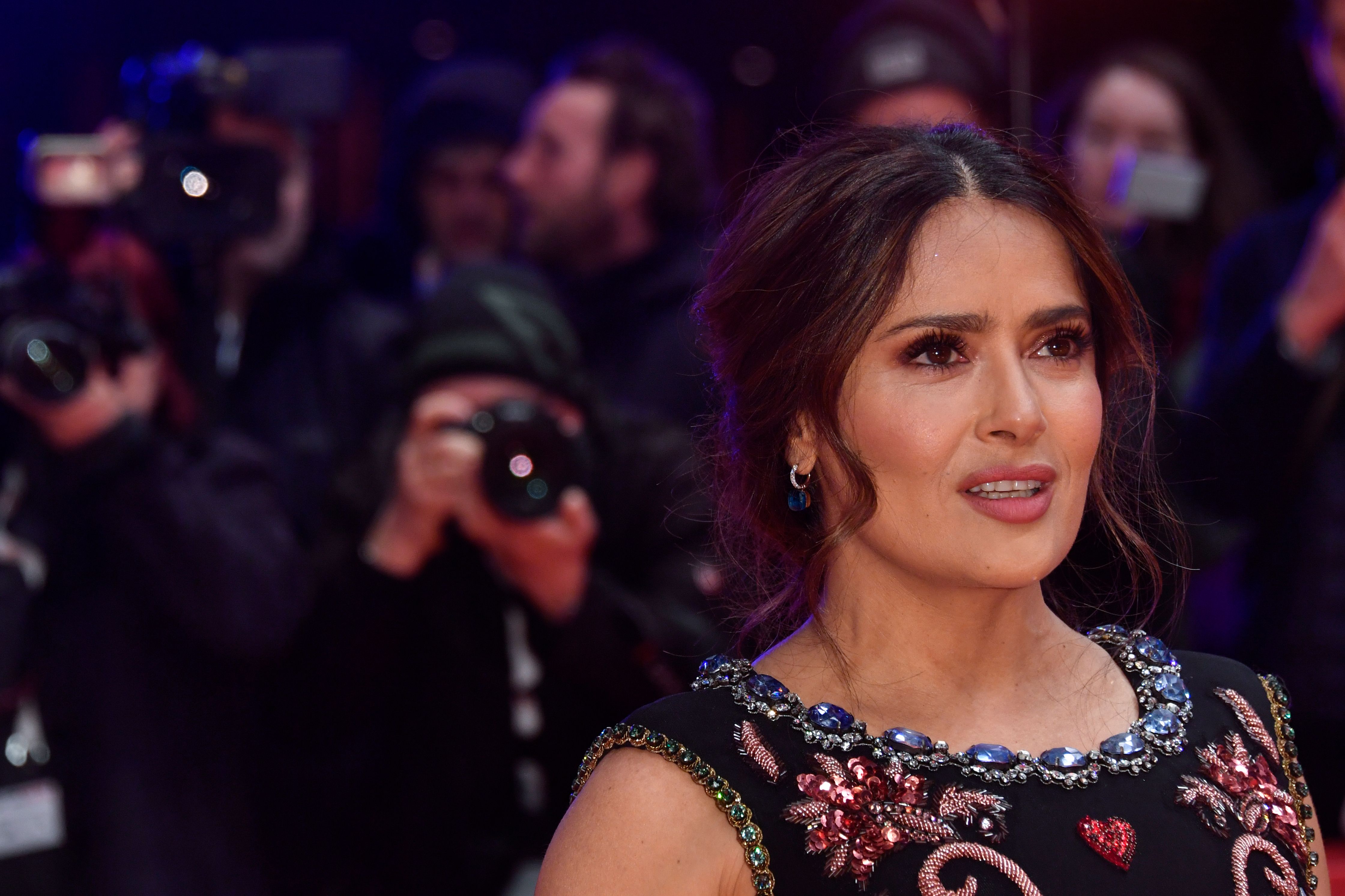 Salma Hayek Ungkap Dirinya Nyaris Tampil di Film The Matrix