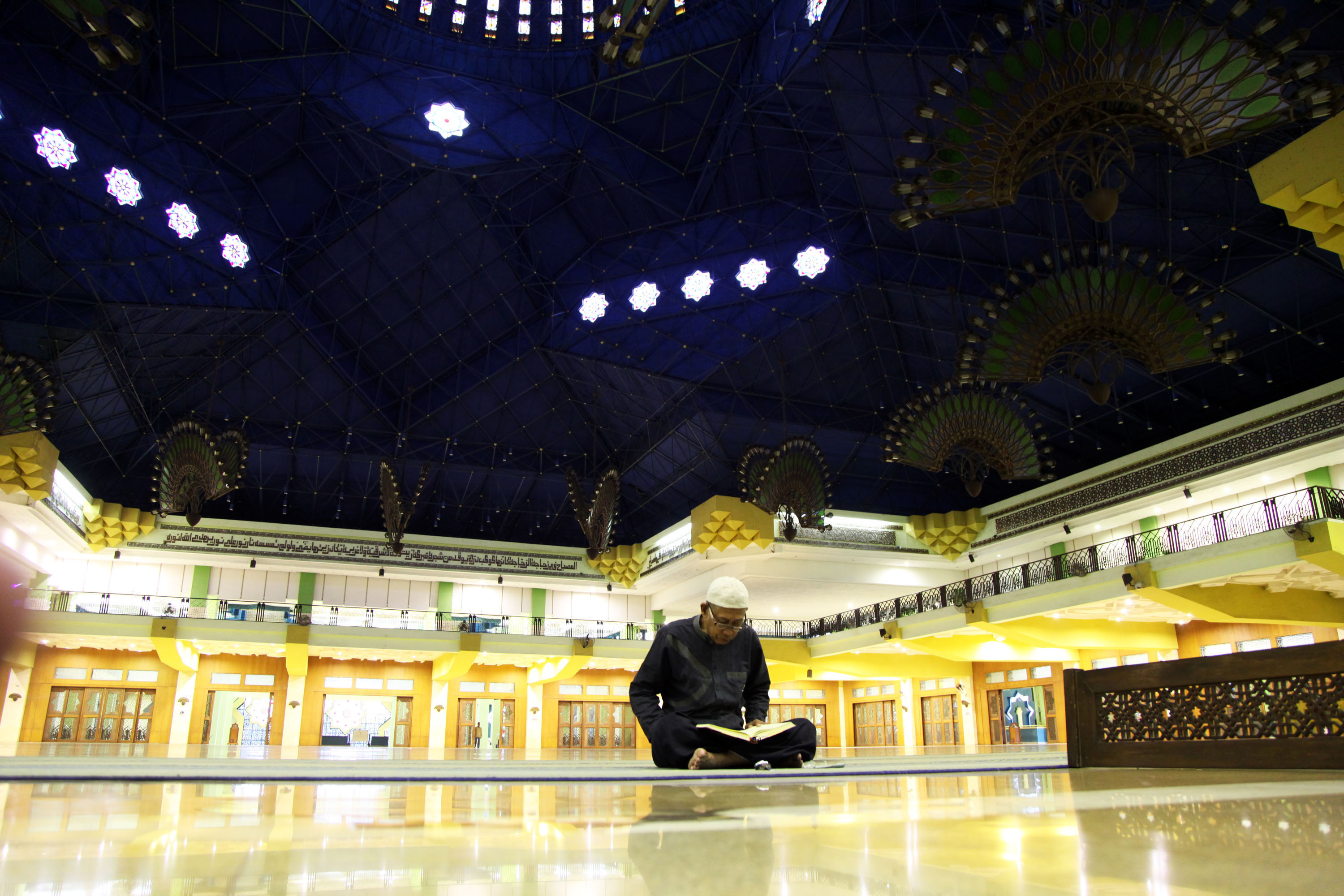 Ilustrasi: Suasana Masjid Raya Jakarta Islamic Center