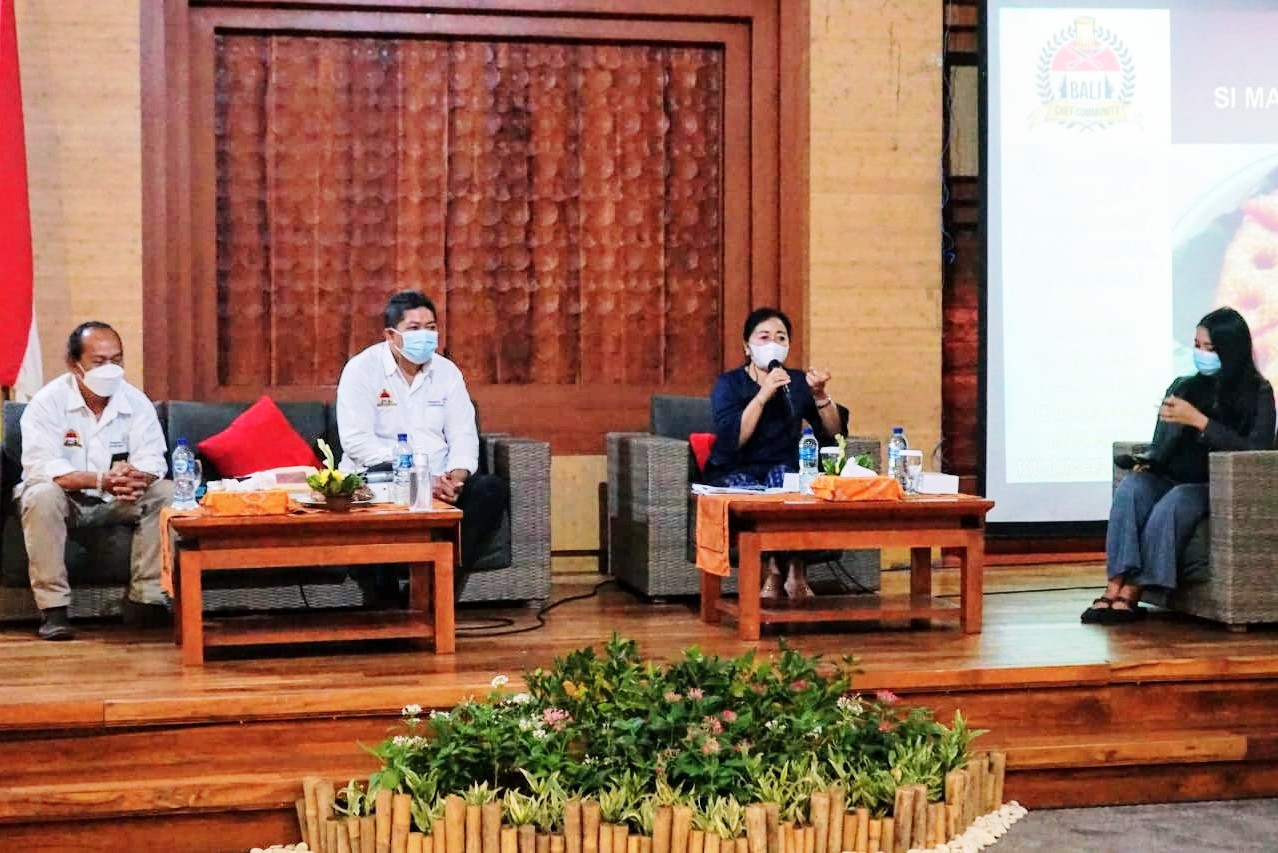 Suasana seminar yang membahas Jajan Kaliadrem untuk bisa menjadi jajan khas oleh-oleh Kota Denpasar, Minggu (27/6).