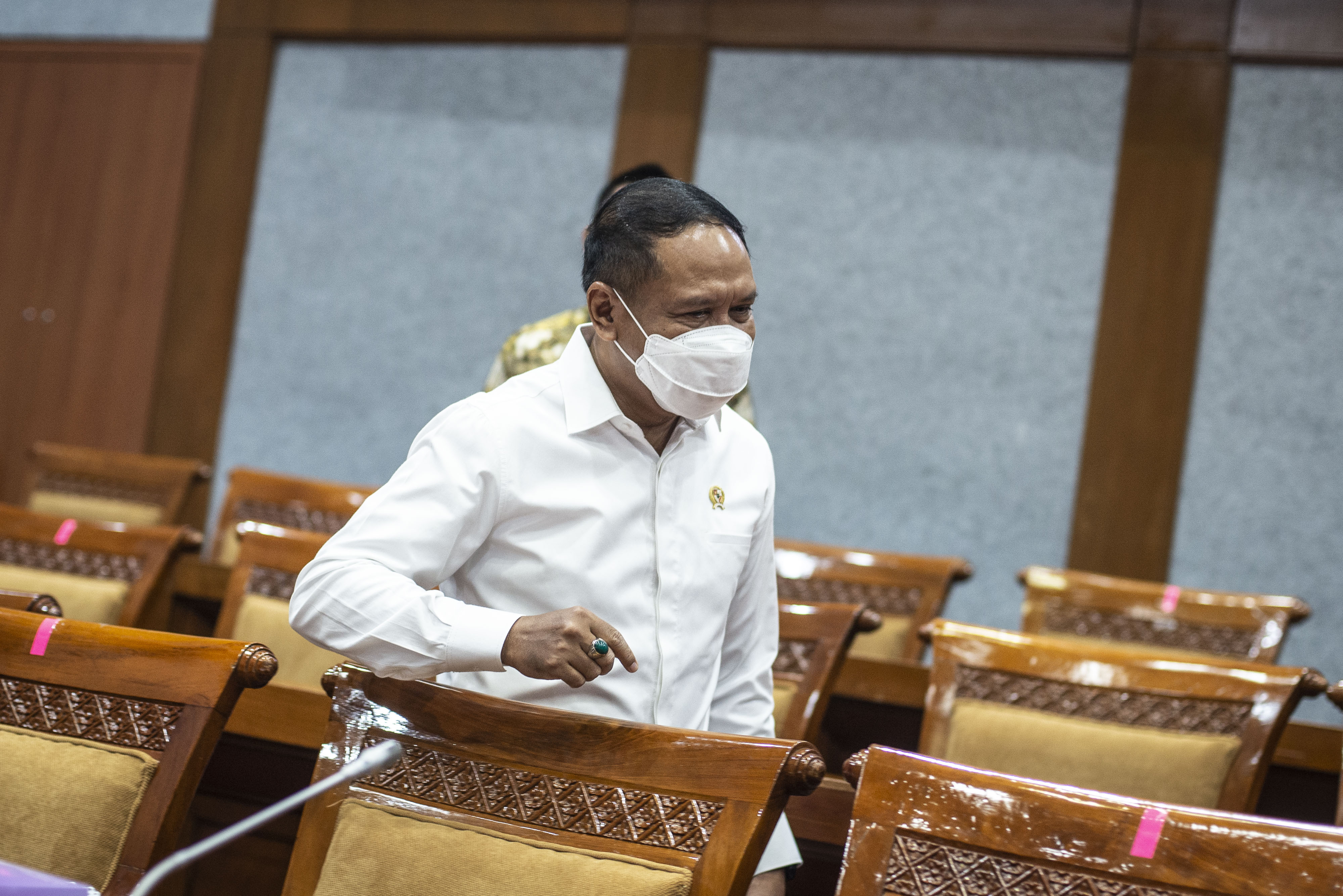 Menpora Zaninudin Amali bersiap mengikuti rapat kerja dengan Komisi X DPR