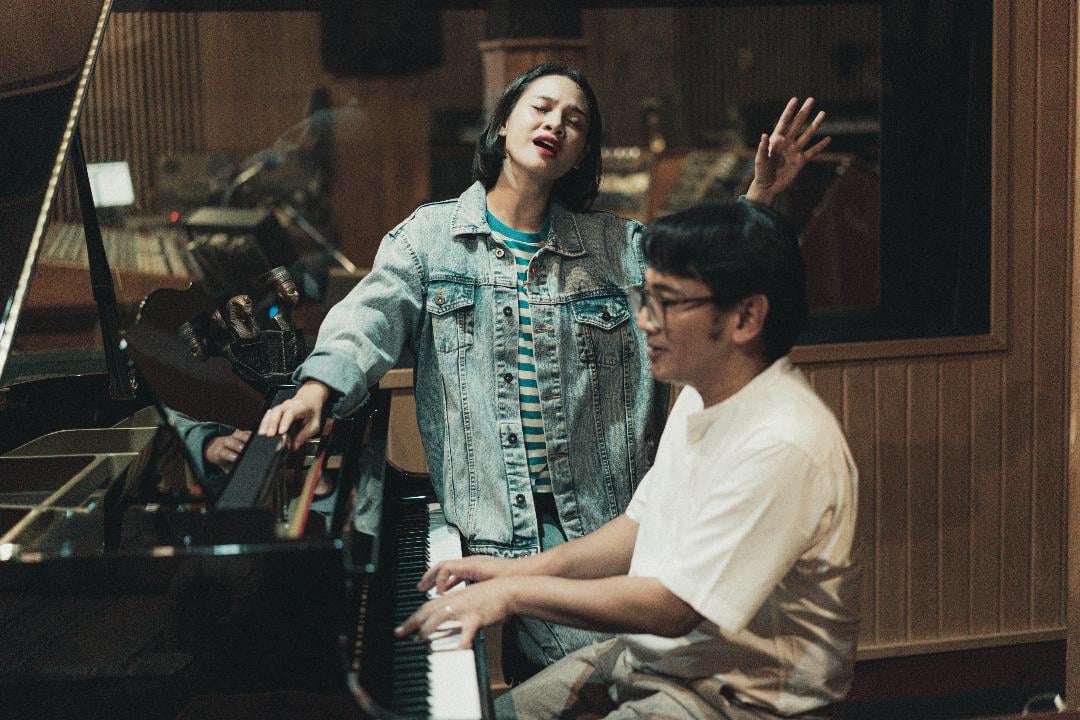 Andien dan Mondo Gascaro