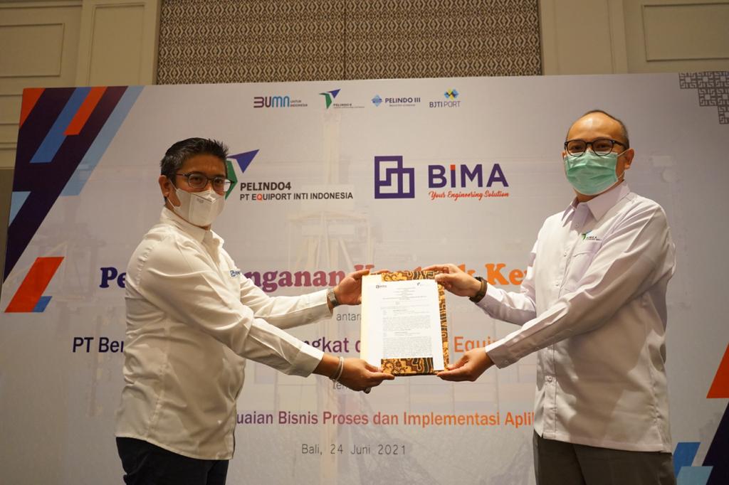 Direksi PT Equiport Inti Indonesia (Pelindo IV Group ) dan PT Berkah Industri Mesin Angkat (Pelindo III Group) usai tanda tangan kerja sama