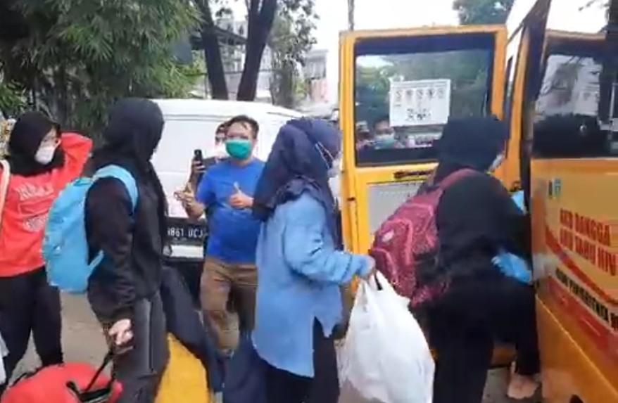 Keluarga N dievakuasi ke Wisma Atlet, Kemayoran.