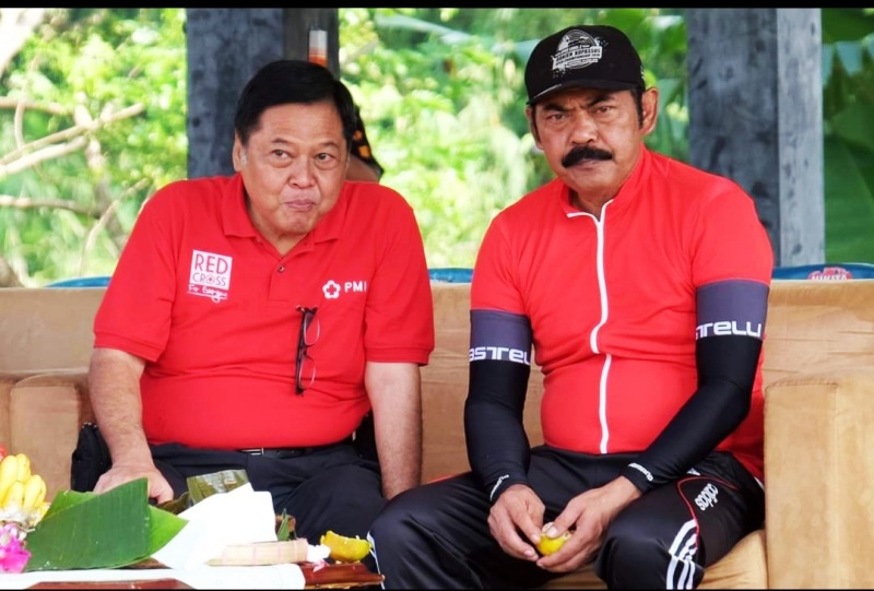 CEO PMI Kota Solo Sumartono Hadinoto bersama mantan Walikota FX Hadi Rudyatmo.