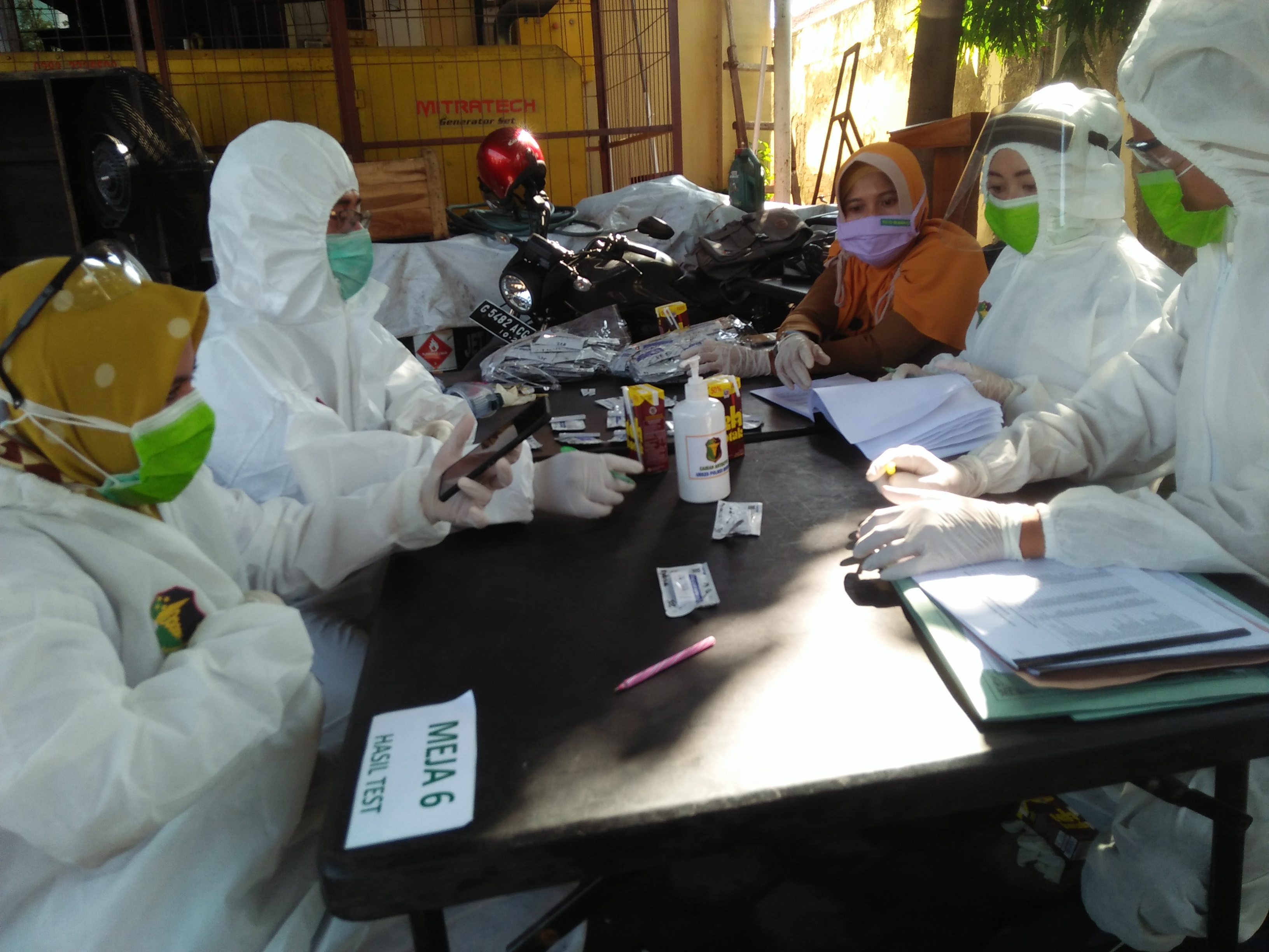 Ilustrasi tes swab antigen