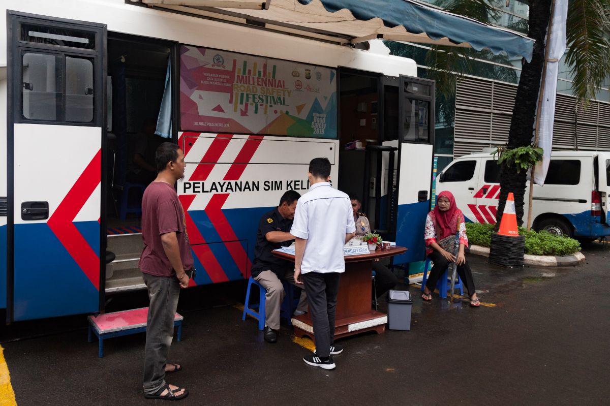 Ilustrasi layanan SIM keliling.