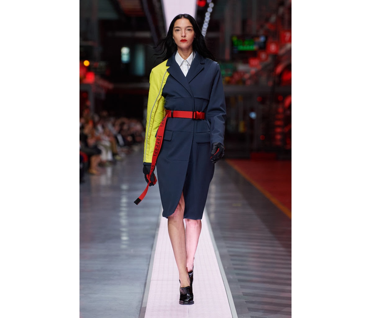 Peragaan busana Ferarri di Italia beberapa waktu lalu. 