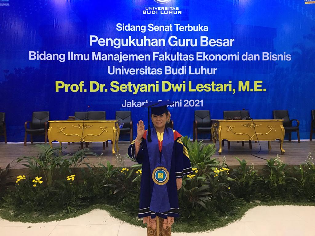 Pengukuhan Setyani Dwi Lestari sebagai Guru Besar Ilmu Manajemen UBL