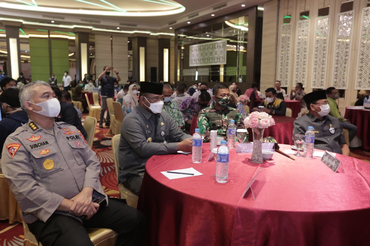  PENJABAT Gubernur Kalsel Safrizal ZA menghadiri Rapat Pleno Terbuka Rekapitulasi Hasil Penghitungan PSU Gubernur.