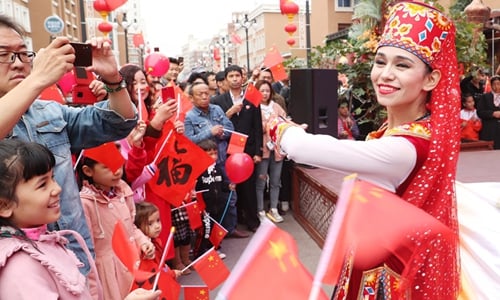 Ilustrasi : penduduk Xinjiang