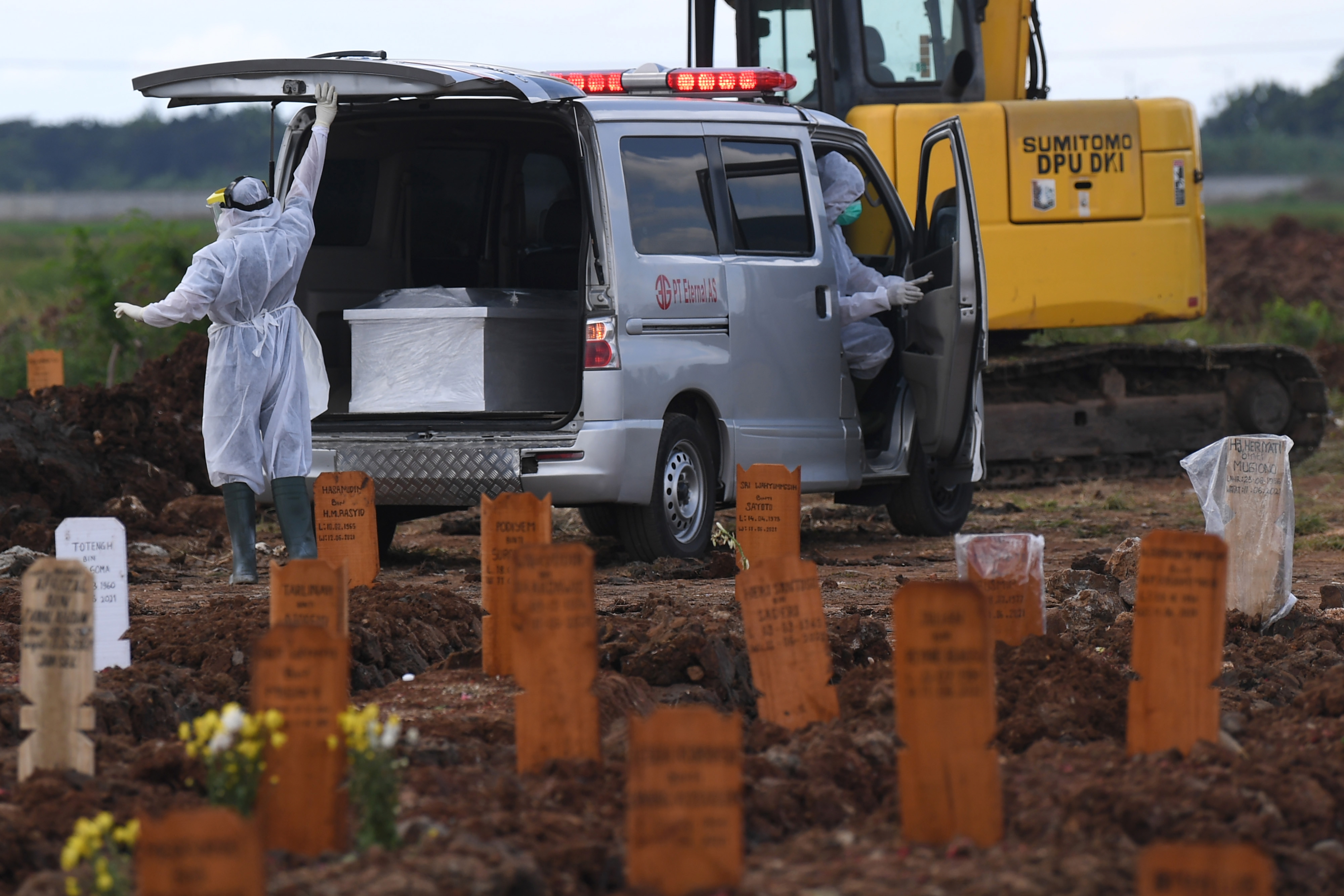 Satgas Ingatkan Daerah Gotong-Royong Hadapi Lonjakan Kasus Covid-19