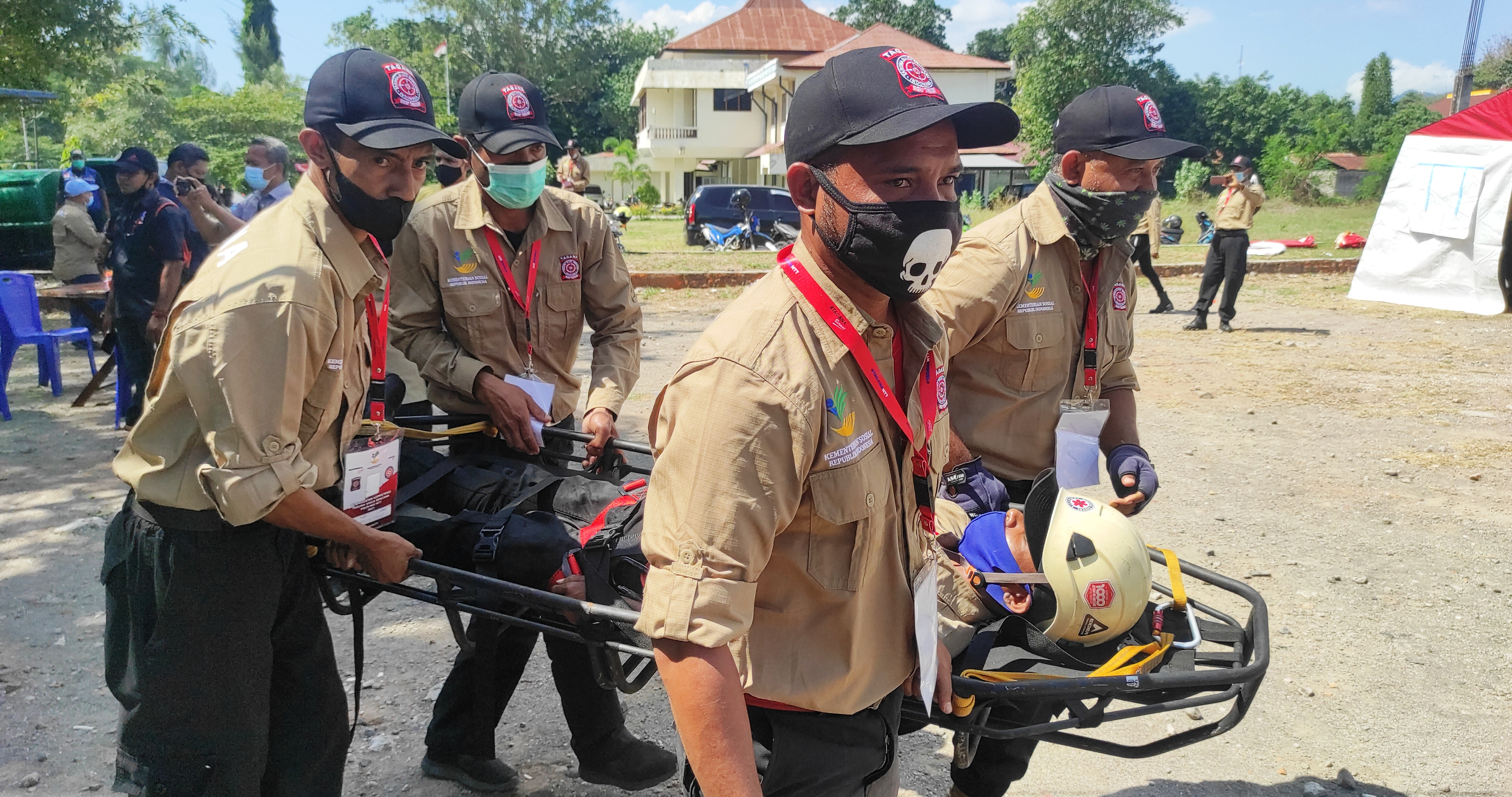 Para Tagana di zona Flores melakukan pelatihan mitigasi bencana yang terpusat di Kabupaten Sikka, Nusa Tenggara Timur. 