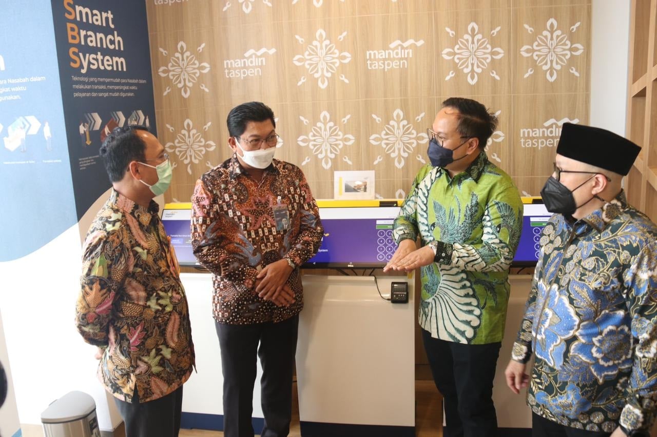 Peresmian kantor pusat baru dari Bank Mantap