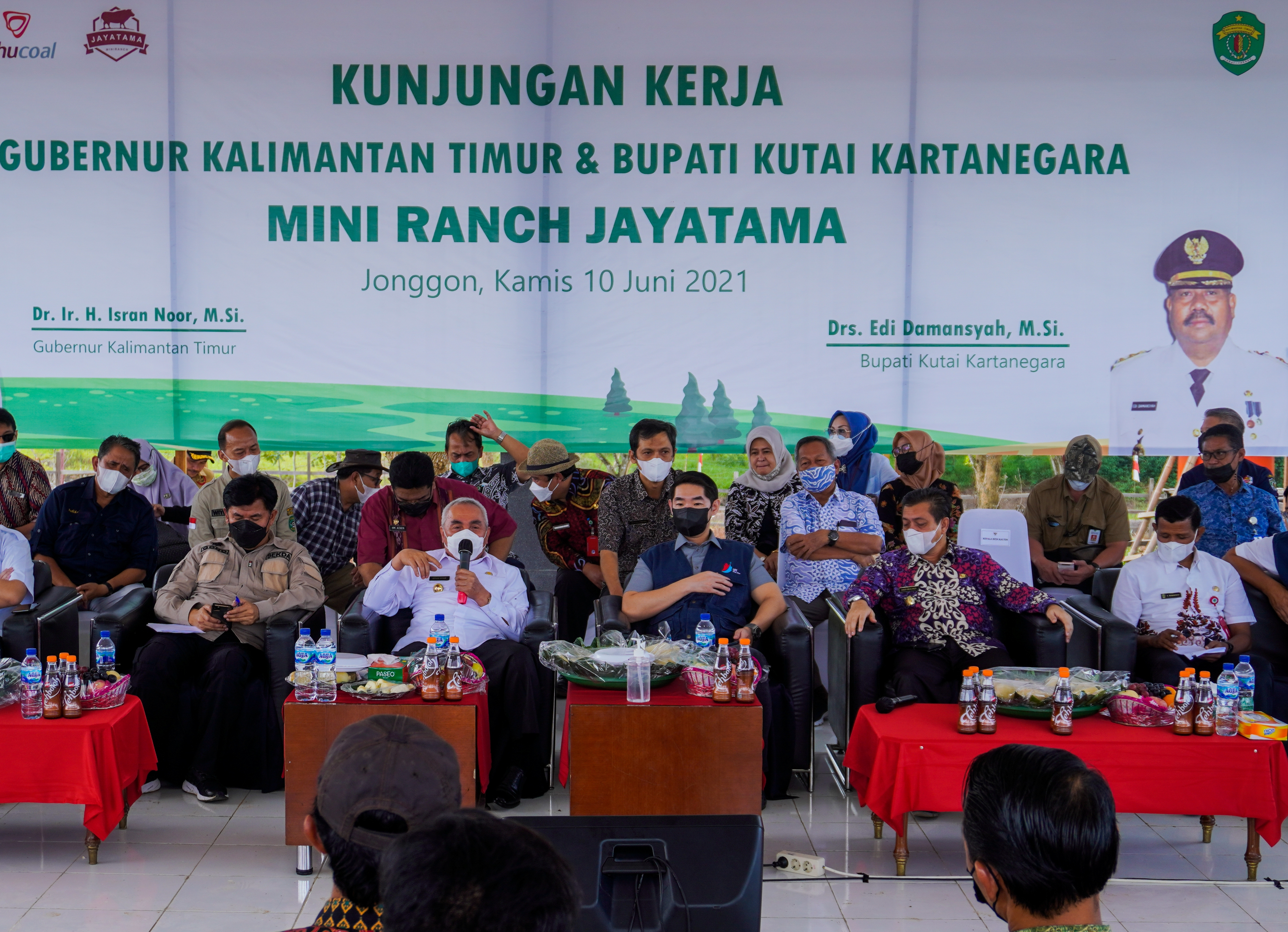 Gubernur Kaltim H.Isran Noor melakukan kunjungan ke mini ranch Jayatama Desa Jonggon Jaya, Kecamatan Loa Kulu, Kukar, Kaltim.